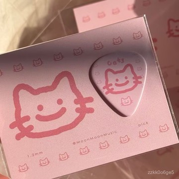 臺灣出貨🏠粉色小貓吉他撥片卡通高顔值耐磨掃弦片尤剋裏裏彈片防滑搖滾民謠 7KDH
