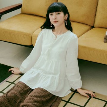 OB嚴選中大尺碼-純棉流蘇綁帶荷葉蛋糕層次上衣《AB19197》