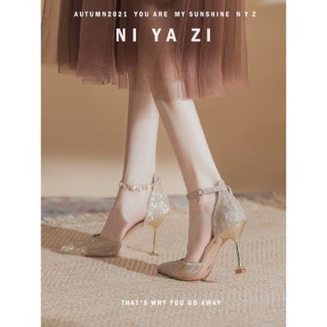 金色尖頭細跟婚鞋新娘鞋2024年新款中空小碼配裙水晶一字扣高跟鞋