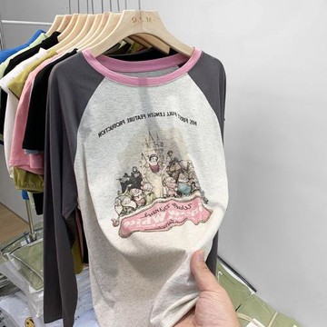 復古長袖t恤女春秋歐貨撞色拼接寬松大碼設計感白雪公主印花上衣