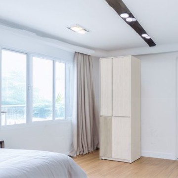 文創集 科蕭利2.7尺四門內多格雙吊加高衣櫃-80x60x242cm免組