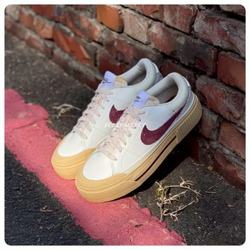 【逢甲 FUZZY】W Nike Court Legacy Lift 厚底 麂皮勾 酒紅 奶油底 DZ4766-133