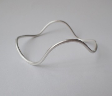 純銀手鐲, 橢圓形 手鐲, 轉個彎, 沒有開口, 實心2.5MM圓線