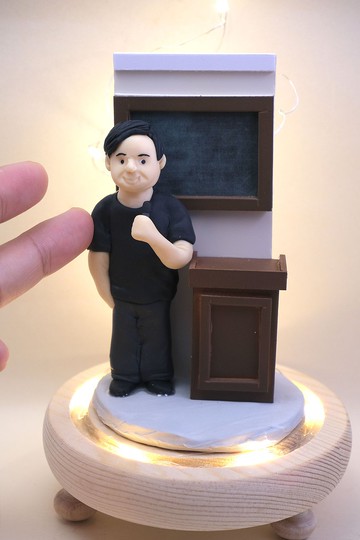 榮休記念小禮品,可客製名字.提供相片客製人物造型(老師造型)