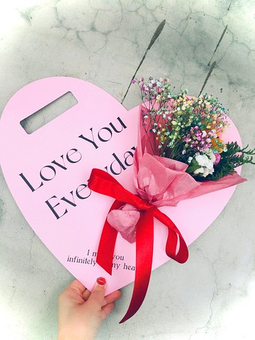 Love You Everyday 大聲說出來 愛心看版小花束 情人節禮物
