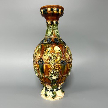 唐三彩貼花細頸瓶