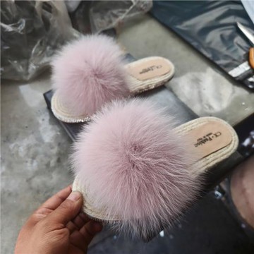 夏季2025新款狐貍毛女鞋外穿平底百搭一字涼拖草編時尚網紅毛毛拖