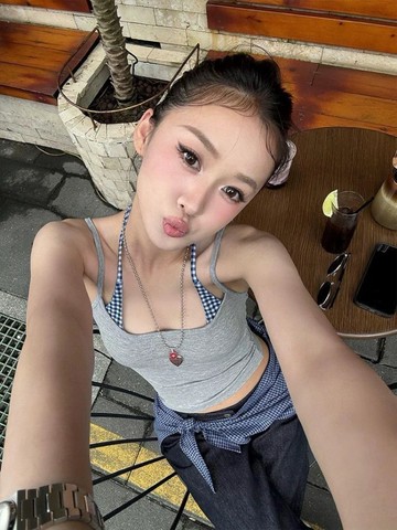 辣妹假兩件格紋掛脖吊帶背心女外穿著胸墊撞色修身無袖短上衣女 YC203