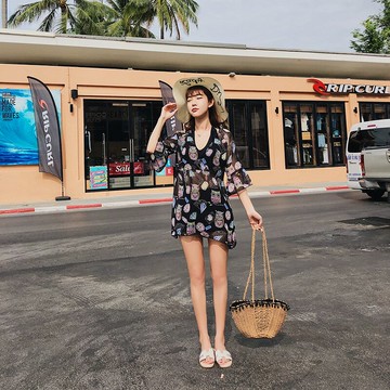 新款泳衣女三件套韓國溫泉小香風遮肚顯瘦性感保守分體聚攏寬松