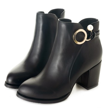 氣質名媛珍珠圓環飾釦粗跟短靴 黑 GB547BK