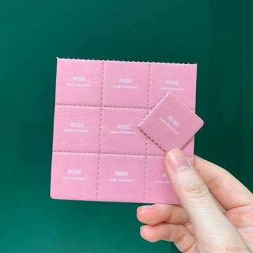 桃園出貨✨梨與小蒼蘭 玄關用臥室香包櫥櫃口香糖持久可掰車載香薰卡片香卡
