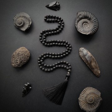 黑色熔岩脈輪 - 極簡霧黑祈禱珠，108 顆 Japa Mala 念珠