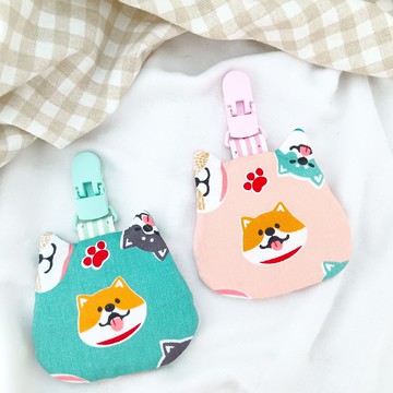 微笑柴犬-2色可選。柴犬造型平安符袋 (可繡名字)