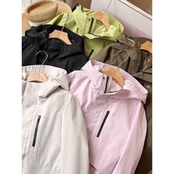 24年新款情侶款壓膠戶外防風防水連帽沖鋒衣外套女