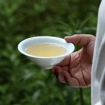 意叁影青瓷中式送禮纏菊三葉折枝牡丹摩羯魚碧波仙鶴斗笠茶杯浮雕
