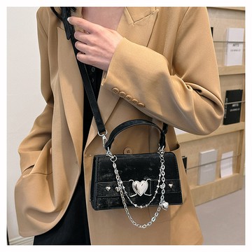 𝑳𝒖𝒄𝒌𝒚 𝒑𝒂𝒄𝒌✨手拎時尚包包女新款簡約百搭愛心小方包2024春夏質感休閒斜挎包