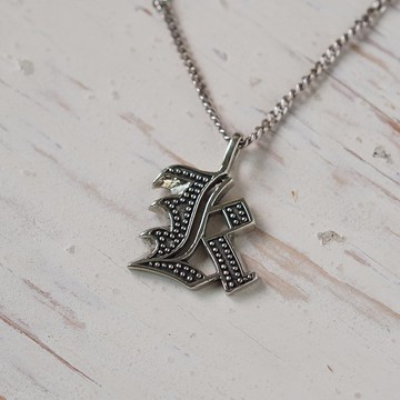 由 925 纯银制成的男女皆宜的字母 K 吊坠项链