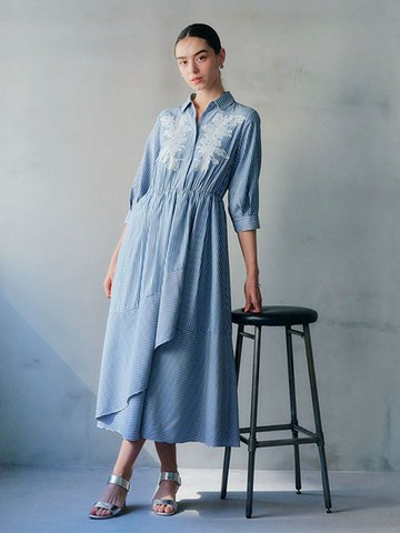 精緻蕾絲花朵圖案翻領連身洋裝(07000466000) - YECCA VECCA