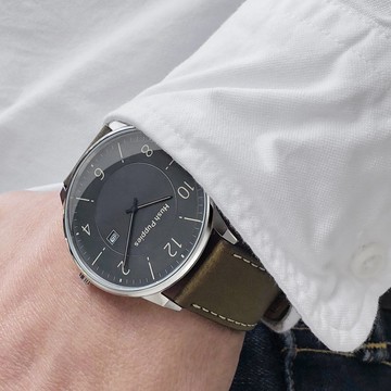 Hush Puppies  雅仕風範薄型腕錶(HP5015)-墨灰