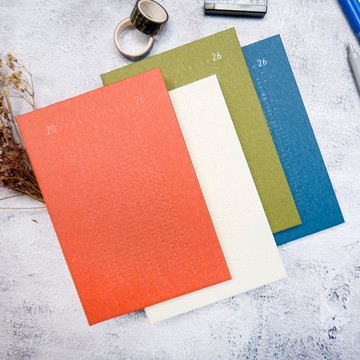 【conifer綠的事務】2026年32K日日好軟背精裝方格週誌