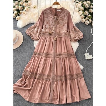 法式復古宮廷風連衣裙女夏季新款高級感氣質拼接蕾絲刺繡長袖裙子