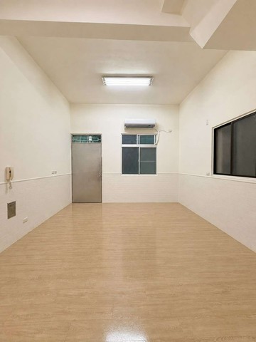 前鎮光華學區翻新漂亮四房透天｜高雄市前鎮區廣東三街