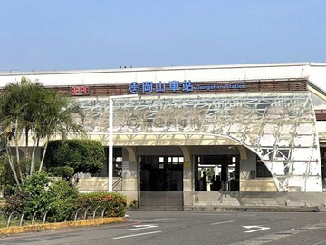 岡山華園 河堤朝南透天#捷運火車站5分鐘｜高雄市岡山區懷德路