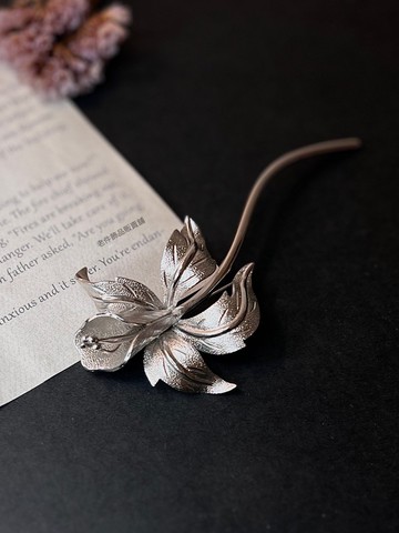 美國古董老件- Monet 銀色花朵胸針