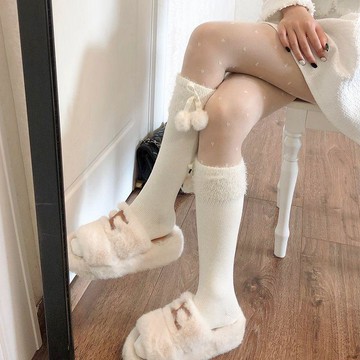 【加厚保暖毛絨】中筒襪 女裝 毛球蝴蝶結小腿襪 白色堆堆襪 黑白 秋冬保暖襪 日系女襪