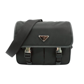 Prada Saffiano 再生尼龍銀三角logo雙扣斜背包-大(2VD769-黑)