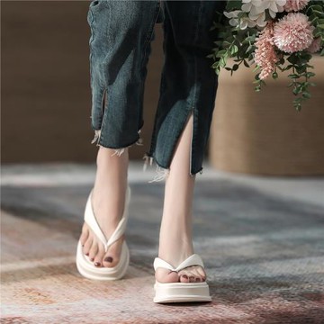 松糕底人字拖女夏季2025年新款真皮厚底夾腳拖鞋外穿沙灘海邊涼拖