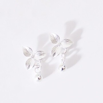 現貨+預購 925純銀耳環花朵耳飾-霧面三葉花短款生日情人節禮物女飾品73qp75【獨家進口】【米蘭精品】