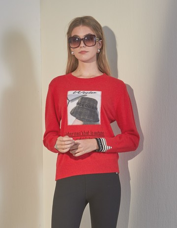 ★【喜芝梅】典雅漁夫帽轉印字母上衣(紅色；M-2L) 224600916