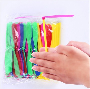 廣場地攤不發光飛天仙子手推蜻蜓經典懷舊兒童玩具手搓飛碟竹蜻蜓 鑫弘-戶外運動