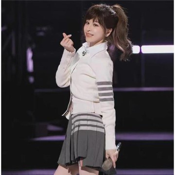 2023王心凌同款新春秋裝白色針織衫開衫撞色四道杠條紋上衣短外套