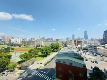 中央公園雙捷運站首排景觀全新三房平車｜高雄市新興區中山一路
