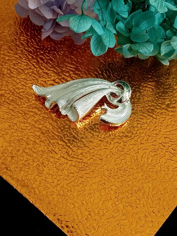 vintage jewelry 典雅銀絲緞帶 別針 胸針