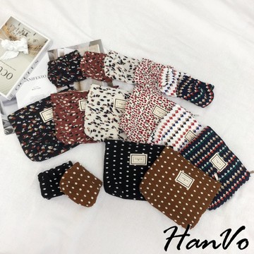 【HanVo】日系小清新皺皺雪紡化妝包 實用旅行收納化妝小包 女生配件 C05-1017