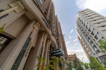 新左營軍港區｜微風京品高樓層兩房｜高雄市左營區介壽路