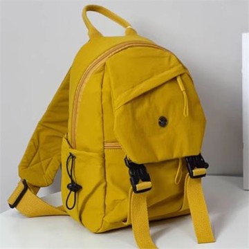 博卜防潑水休閑百搭簡約泡芙系列超輕降落傘面料單肩斜挎背包胸包