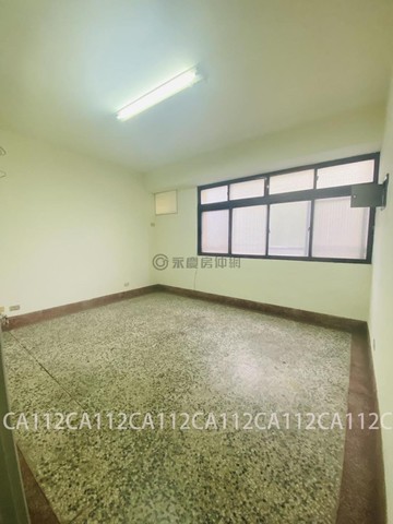 正松竹路透天店面吃市出租自用近捷運｜台中市北屯區松竹路二段