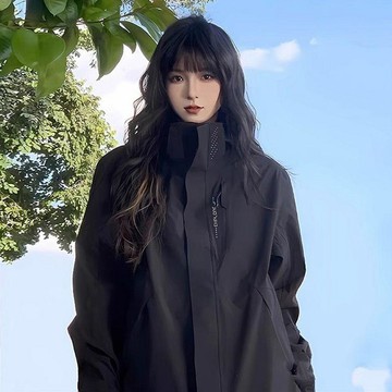 登山健走衝鋒衣外套 男女款連帽防風夾克 防潑水機能設計 寬鬆舒適活動靈活 戶外露營旅行秋冬穿搭 戶外健行新手入門實穿推薦