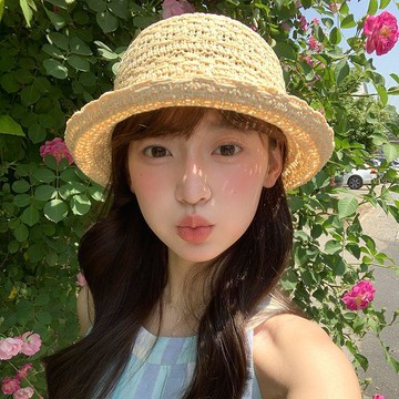 💗精心挑選💗 法式短檐卷邊拉菲草帽女夏季鏤空透氣圓頂禮帽遮陽顯臉小百搭盆帽 壹灣出貨