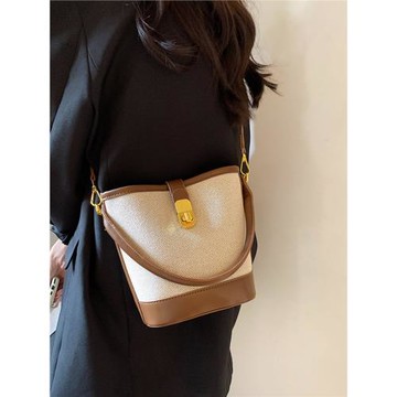 網紅撞色質感水桶包斜挎包2026新款爆款高級感洋氣百搭手提水桶包