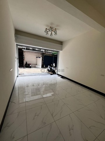 高醫熱河商圈6米活巷全棟翻新車庫透天｜高雄市三民區吉林街