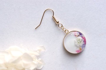 樹脂藝術 圓形耳環・花束・白色