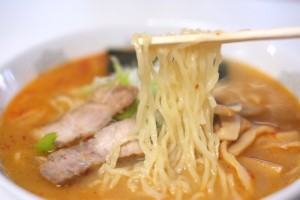 インスタントじゃない山形県来々軒 昭和レトロな味 みそラーメン 米沢ラーメンとも少し違う懐かしいみそ中華そば3食分東北関東送料無料ク