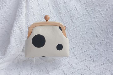 簡約白底不規則黑色波點 女生斜挎包包