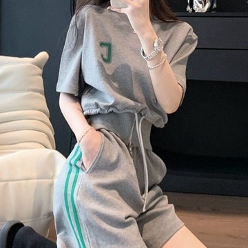 休閒時尚套裝女 夏季新款洋氣減齡百搭小個子運動短褲兩件套潮 氣質女裝夏季短袖套裝 純棉短袖短褲兩件套 灰色短袖套裝 H