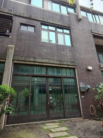 桃園市楊梅新富火車站輕屋齡低總價738萬美透天｜桃園市楊梅區新明街